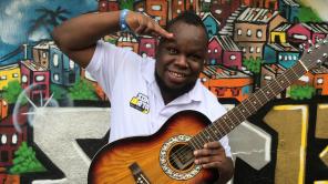 Él es Jhon Jaime Sánchez, líder del proyecto Son Batá.