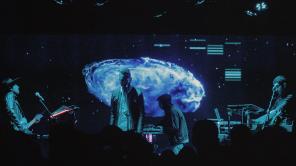 MONITOR presentando en vivo su videoclip Lento.