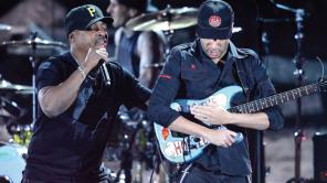 Chuck D de Public Enemy y Tom Morello de RATM en los Premios Grammy 2013.