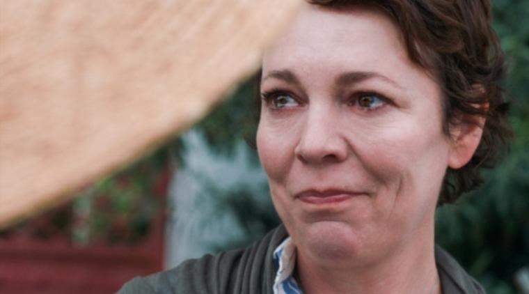 Olivia Colman interpreta a Leda en este largometraje.