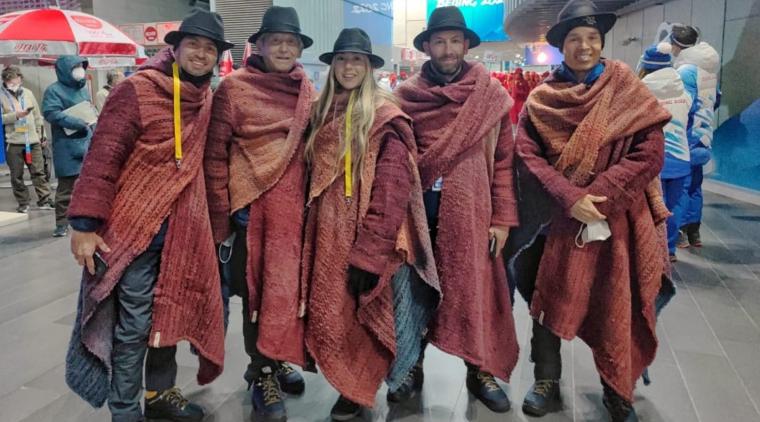 Así fue el desfile de Colombia en el estadio Olímpico de Beijing.