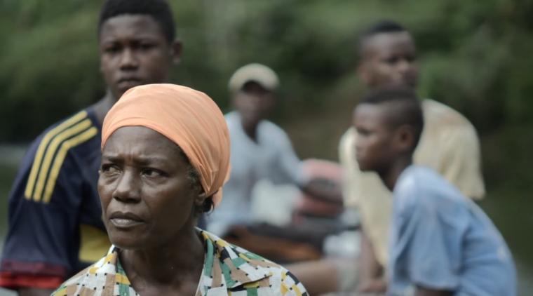 Cantos que inundan el río