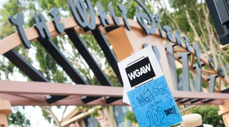 La huelga del Sindicato de Guionistas de Estados Unidos (WGA) paralizó incontables producciones y le ha costado a la industria millones de dólares diarios © Valerie Macon/ AFP