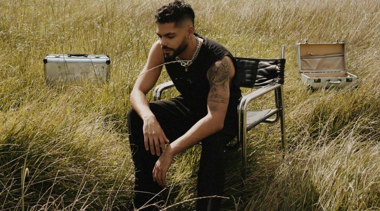 Benú estrena su sencillo ‘Sin visa’