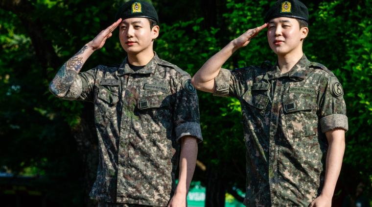 Jimin y Jungkook de BTS finalizaron el servicio militar | Foto: ANTHONY WALLACE / AFP