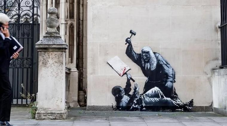 Nueva pintura de Banksy aparece en Londres tras detenciones a manifestantes | Foto de las redes del artista