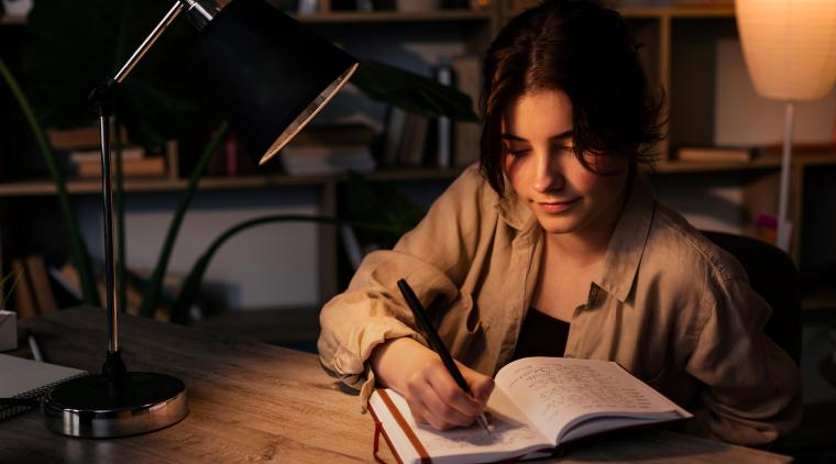 Premio Nacional de Poesía Maruja Vieira – RTVC: inscripciones | Foto de pikisuperstar en Freepik