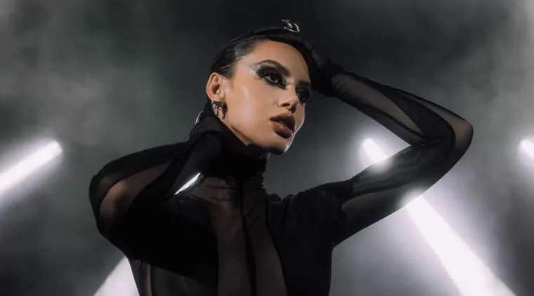 Escucha a Sara Landry con su mas reciente single 'GIRLBOSS'