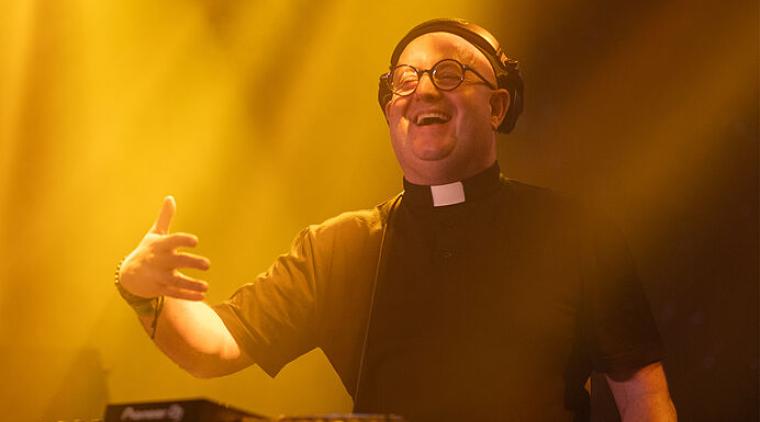 Por primera vez llega a Bogotá el Padre Guilherme 