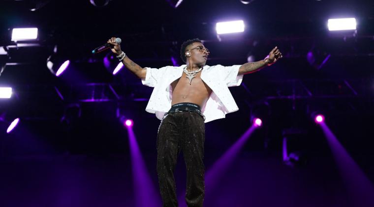 Wizkid en vivo. Foto: Bennett Raglin / GETTY IMAGES NORTH AMERICA / Getty Images via AFP