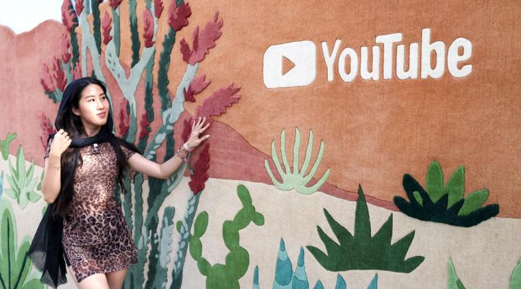 SIMJI en la activación de YouTube en Coachella - Foto: Rodin Eckenroth, AFP