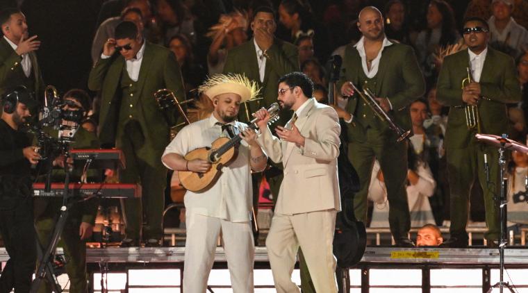 Bad Bunny en el escenario durante su gira mundial “Debí tirar más fotos” en Ciudad de México, el 10 de diciembre de 2025. Alfredo Estrella / AFP