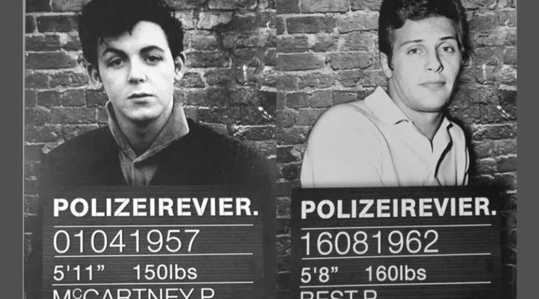 El día que arrestaron a Paul McCartney por quemar un condón en Alemania