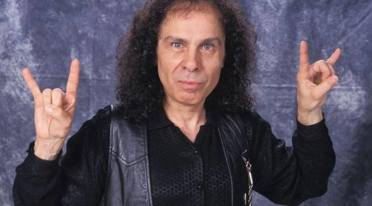 Ronnie James Dio, vocalista de heavy metal y autor de "Rainbow in the Dark".