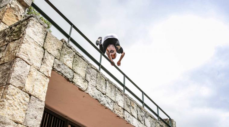 Parkour: la sabia disciplina de los jóvenes en Kennedy