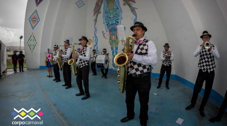 Fotografías tomadas de la página de Facebook Carnaval de Negros y Blancos de Pasto y Galeras Rock