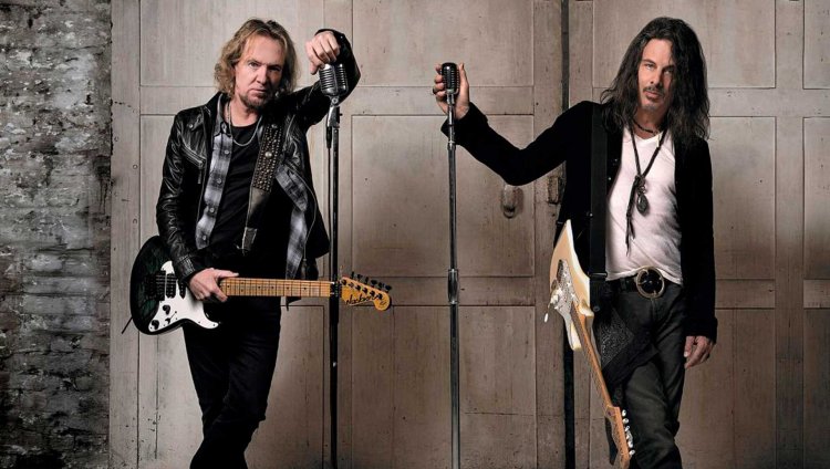 Adrian Smith y Richie Kotzen (BMG/ John McMurtrie)