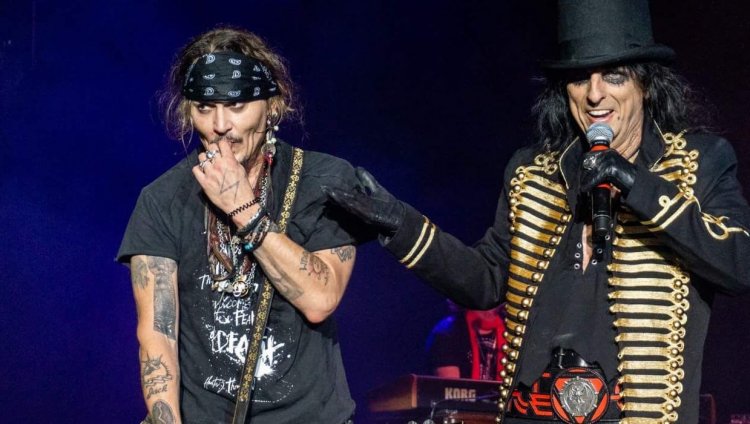 Johnny Depp y Alice Cooper en vivo.