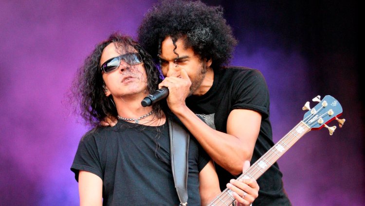 Mike Inez y William DuVall de Alice In Chains en vivo.