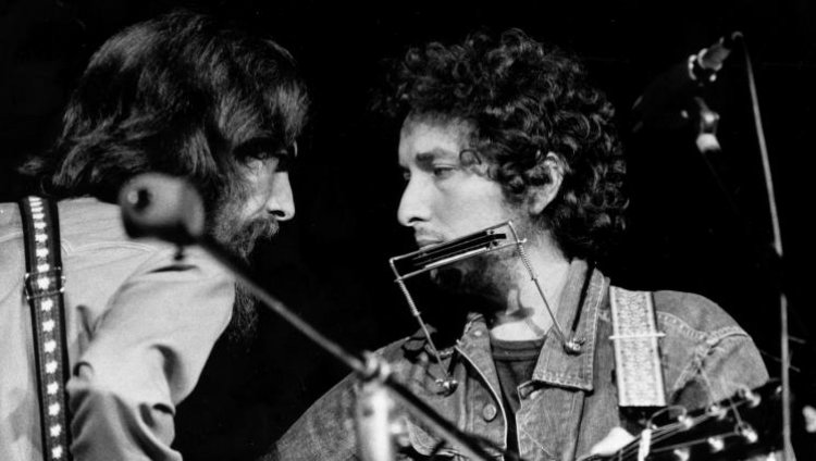 George Harrison y Bob Dylan en el concierto benéfico. George Harrison y Bob Dylan en el concierto benéfico.