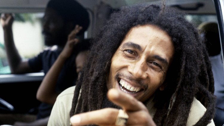 "El amor no necesita ser entendido, solo necesita ser demostrado": Bob Marley