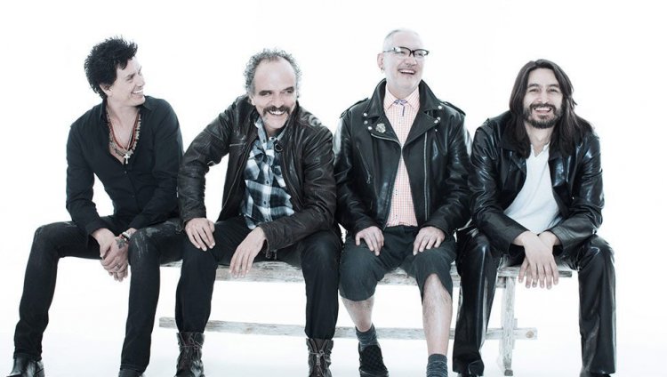 Saúl Hernández, Sabo Romo, Diego Herrera y Alfonso André de Caifanes Caifanes regresó a un estudio de grabación y prepara nuevas canciones