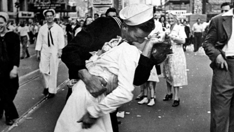 El beso en Times Square celebrando el fin de la II Guerra Mundial.