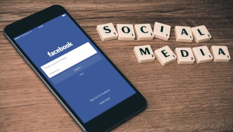 A septiembre de 2017, Facebook tenía 2.070 millones de usuarios activos mensuales. Foto de William Iven en Unsplash.
