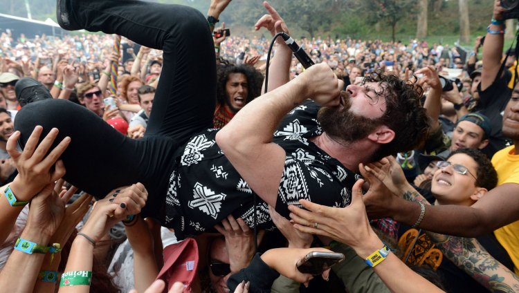 Yannis Philippakis, cantante de Foals. foto tomada de www.nme.com