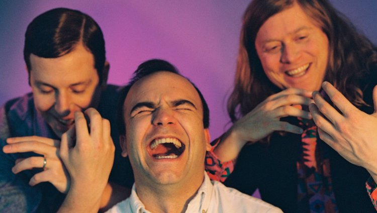 Future Islands presentaron "Road Dawgs" en 2014, un minidocumental sobre su carrera. Foto tomada de indiespot.es
