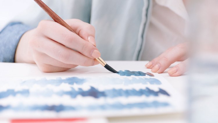Ilustrando en acuarela. Foto de Bench Accounting en Unsplash.com