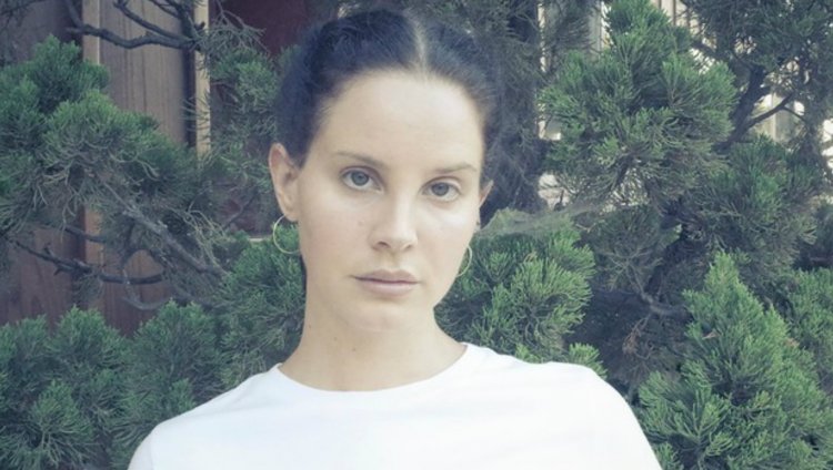 Lana del Rey estrena Mariners Apartment Complex. Lana del Rey estrena Mariners Apartment Complex.