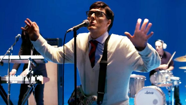 Weird Al Yankovic como Rivers Cuomo en 'Africa' Weird Al Yankovic como Rivers Cuomo en 'Africa'