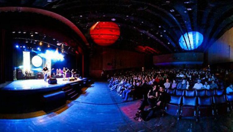El Teatro Pablo Tobón Uribe El Teatro Pablo Tobón Uribe
