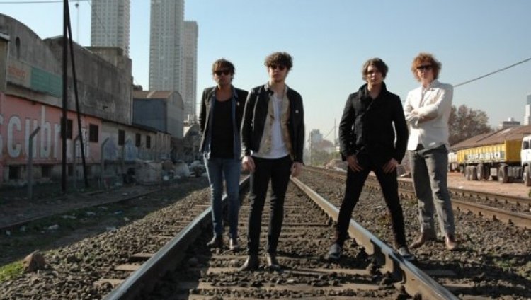 Around Town' es el nuevo vídeo de The Kooks Around Town' es el nuevo vídeo de The Kooks