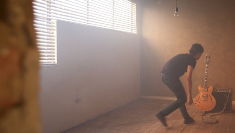 Lanzamiento: Telebit estrena el vídeo de "Caer" Lanzamiento: Telebit estrena el vídeo de "Caer"