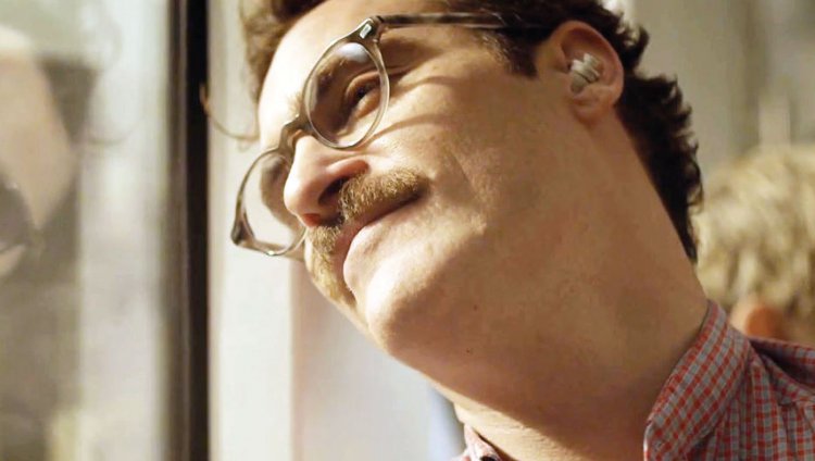 El amor 2.0 Joaquin Phoenix como Theodore Twombly en "Her", una historia de amor 2.0