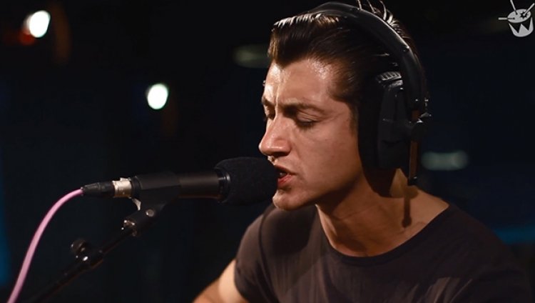 Alex Turner versiona a Tame Impala Alex Turner versiona a Tame Impala