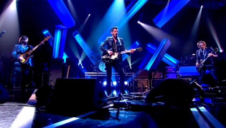 ¡Elegante! Arctic Monkeys en vivo en Jools Holland ¡Elegante! Arctic Monkeys en vivo en Jools Holland