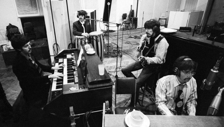 Las 20 bandas de rock más escuchadas en internet The Beatles se encuentran en el top de las bandas más escuchadas en Spotify.