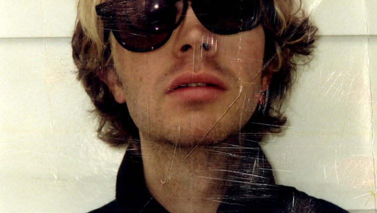 Beck está de regreso con nuevo disco Bek David Campbell, conocido en el mundo artístico como Beck, es un músico, cantante, compositor y multinstrumentista estadounidense.