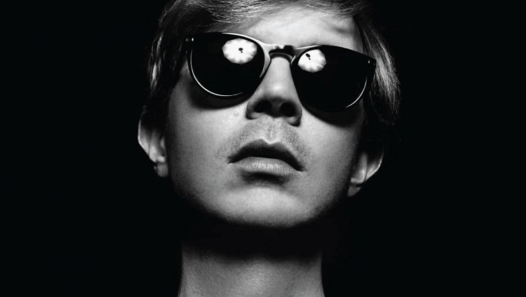 "Wow", así es la nueva canción de Beck Bek David Campbell de 45 años.