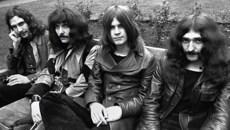 Así fue la despedida de Black Sabbath Los miembros fundadores de Black Sabbath: Bill Ward, Tony Iommi, Ozzy Osbourne y Geezer Butler.