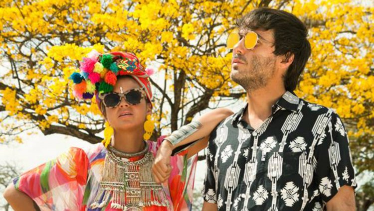 "La música es un organismo vivo, es un reflejo de lo que pasa en uno y en el mundo" Bomba Estéreo presenta AYO AYO es el quinto álbum de estudio de la banda colombiana.