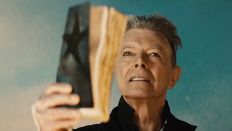 ¡10 minutos para la canción de la semana! 'Blackstar' es el primer disco de Bowie en colocarse en el primer lugar de la lista de Billboard