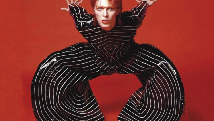 Artistas que nos dejaron en lo que va de 2016 David Bowie nació el 10 de enero de 1947 y murió el 10 de enero de 2016, a sus 69 años.