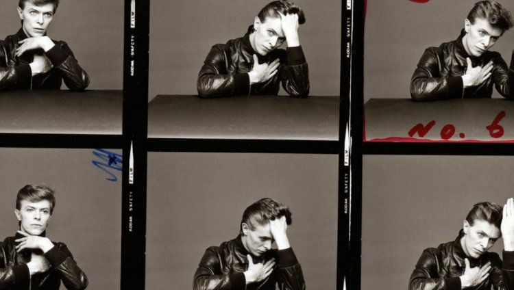Depeche Mode y otras 5 versiones de ‘Heroes’ Sesión de fotos para la portada del disco Heroes por el diseñador y fotógrafo Masayoshi Sukita en 1977