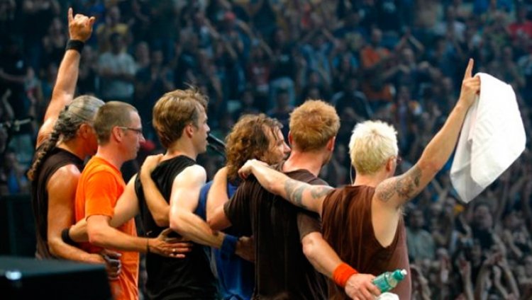 Pearl Jam estrena "Lightning Bolt" en vivo Pearl Jam estrena "Lightning Bolt" en vivo