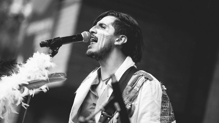 "No se queden en la casa, vayan a votar": Daniel Acosta de Telebit Daniel en el Concierto Radiónica 2016. Foto: Lina Botero.