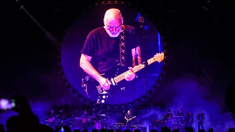 David Gilmour tocó un fragmento de 'Purple Rain' de Prince en 'Comfortably Numb' David Gilmour lanzó su cuarto álbum como solista en 2015: 'Rattle That Lock'